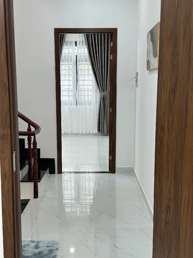 Nhà mới sạch đẹp vô ở ngay
