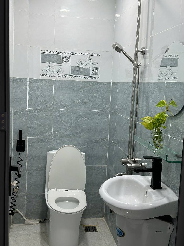 Nhà mới sạch đẹp vô ở ngay