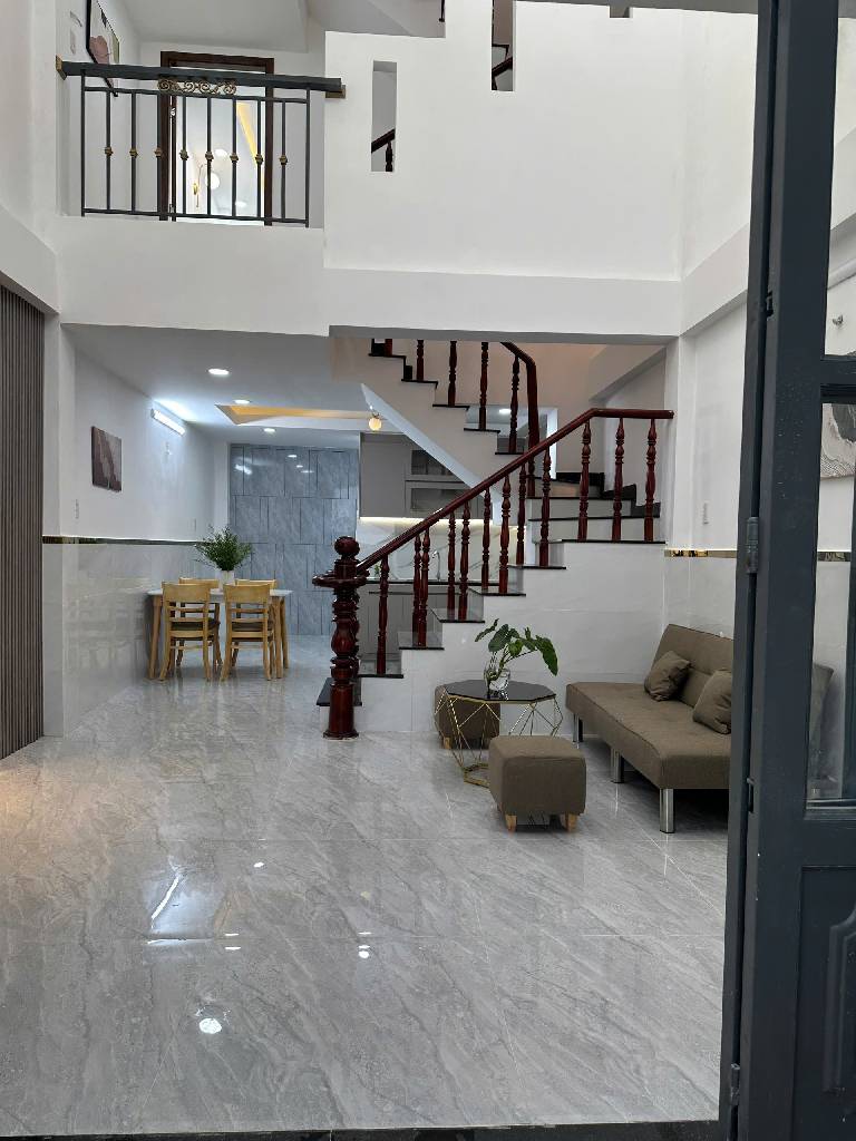 Nhà giá tốt mới sạch đẹp vô là ở