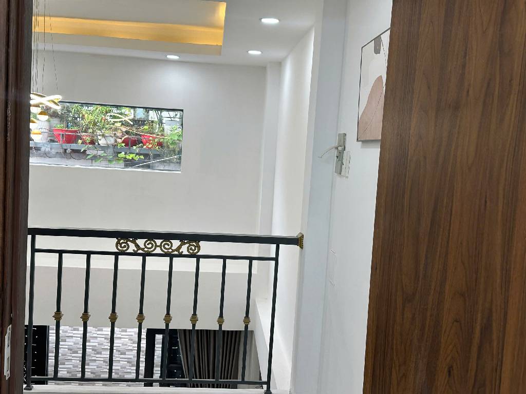 Nhà giá tốt mới sạch đẹp vô là ở