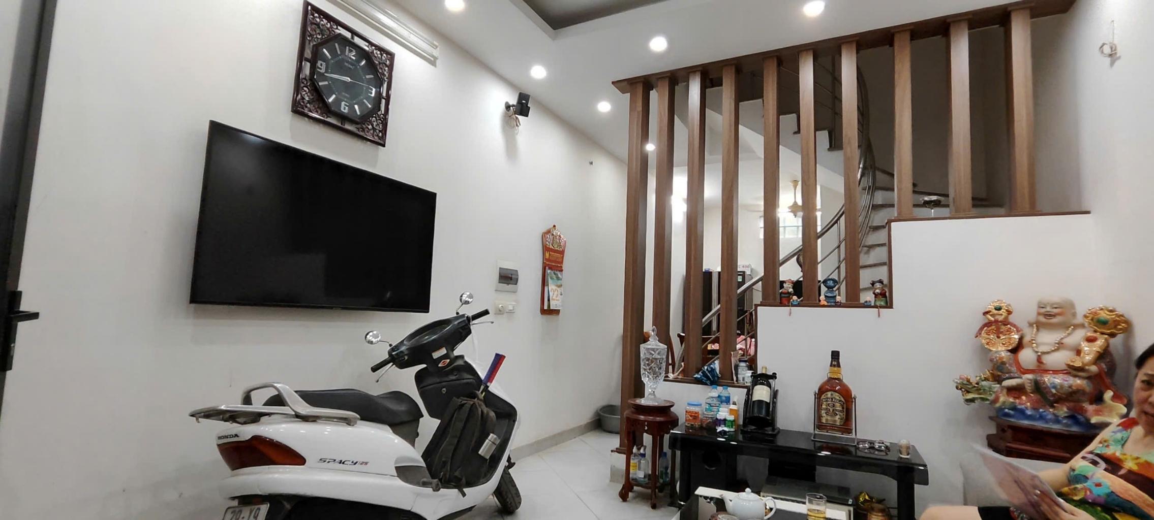 PHÂN LÔ – NHÀ ĐẸP THỤY KHUÊ – GẦN PHỐ – NỞ HẬU – 2 THOÁNG – GIÁ CHỈ 8,X TỶ