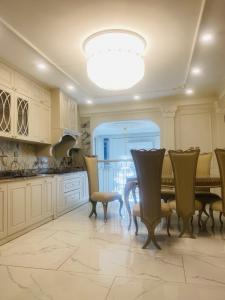 ĐẲNG CẤP GIỮA LÒNG TÂY HỒ – Nhà Hoàng Hoa Thám, vài bước ra Hồ Tây lộng gió!