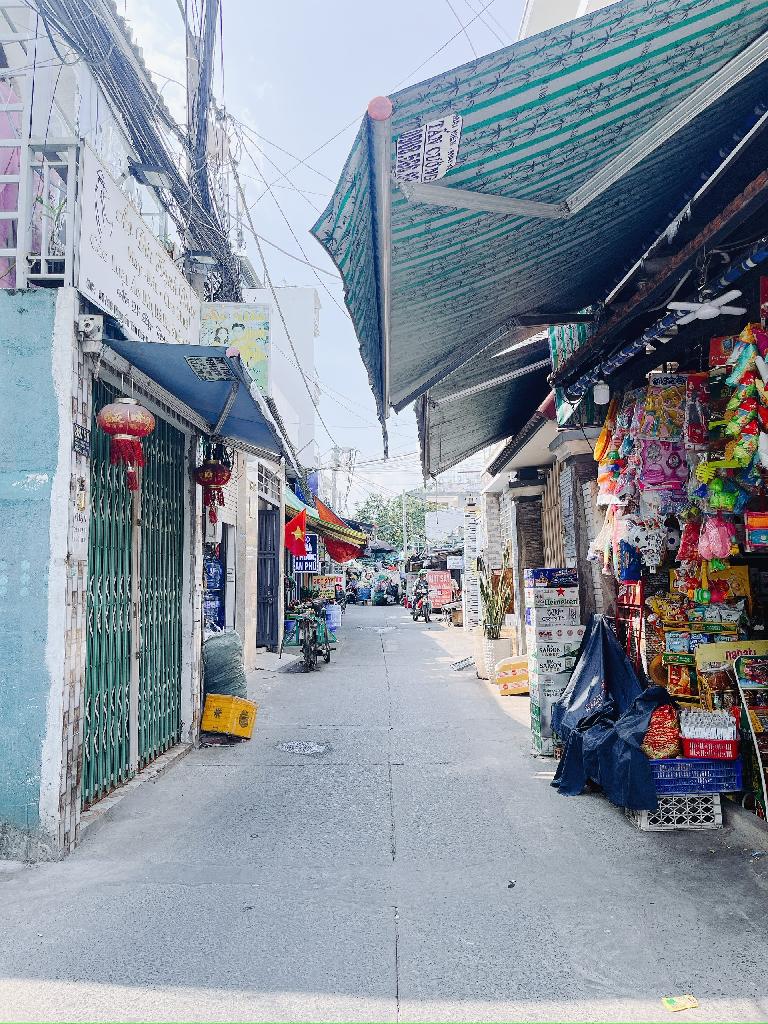 Bán nhà 4 tầng rẻ nhất khu sầm uất