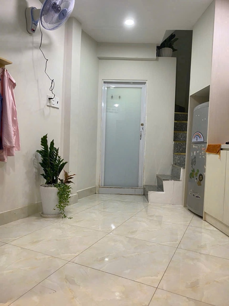 NHỈNH 2 TỶ CÓ NHÀ ĐƯỜNG HOÀNG VĂN THỤ - PHÚ NHUẬN 2 PHÒNG NGỦ - CÁCH HẺM OTO 10 BƯỚC CHÂN - NHÀ MỚI ĐẸP Ở NGAY