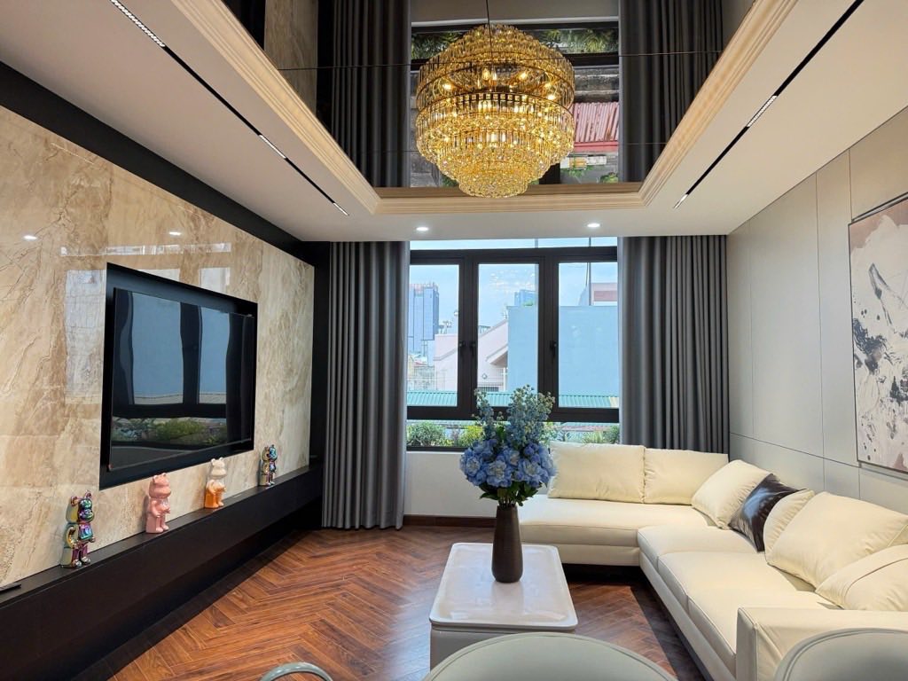 NHÀ CẦU GIẤY  KINH DOANH , THANG MÁY, TRUNG TÂM