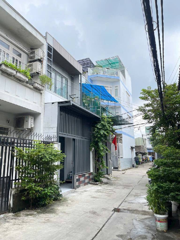 (BÌNH TÂN) BIỆT THỰ 2 TẦNG THU NHỎ 48m2 Ở VỊ TRÍ ĐẮC QUỐC LỘ 1 ( AO ĐÔI ) BÌNH HƯNG HOÀ - NHÀ ĐẸP NHƯ MỚI GIÁ KHÔNG ĐẾN 5 TỶ