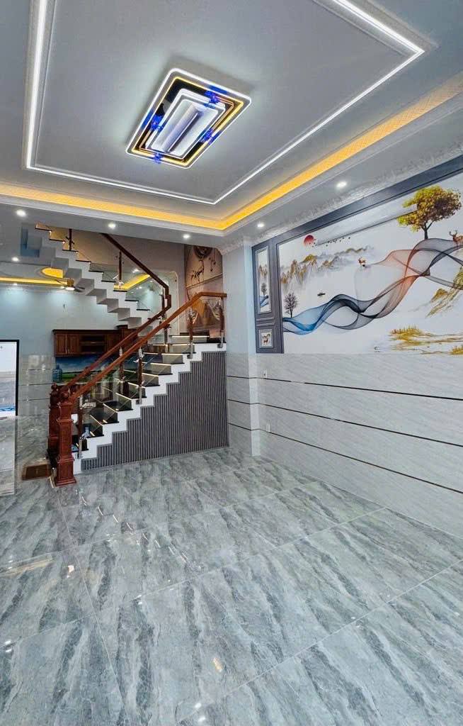 LÊ TRỌNG TẤN . SHR . NHÀ LIỀN KỀ KHU ĐỒNG BỘ . DTSD 112m2 , 4 TẦNG . G.j.Á CHỈ 2,8 ĐỒNG . HẺM XE TẢI, ÔTÔ ĐỔ CỬA . FULL NỘI THẤT