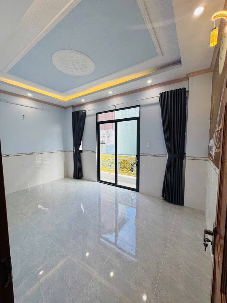 LÊ TRỌNG TẤN . SHR . NHÀ LIỀN KỀ KHU ĐỒNG BỘ . DTSD 112m2 , 4 TẦNG . G.j.Á CHỈ 2,8 ĐỒNG . HẺM XE TẢI, ÔTÔ ĐỔ CỬA . FULL NỘI THẤT