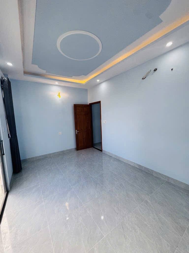 LÊ TRỌNG TẤN . SHR . NHÀ LIỀN KỀ KHU ĐỒNG BỘ . DTSD 112m2 , 4 TẦNG . G.j.Á CHỈ 2,8 ĐỒNG . HẺM XE TẢI, ÔTÔ ĐỔ CỬA . FULL NỘI THẤT