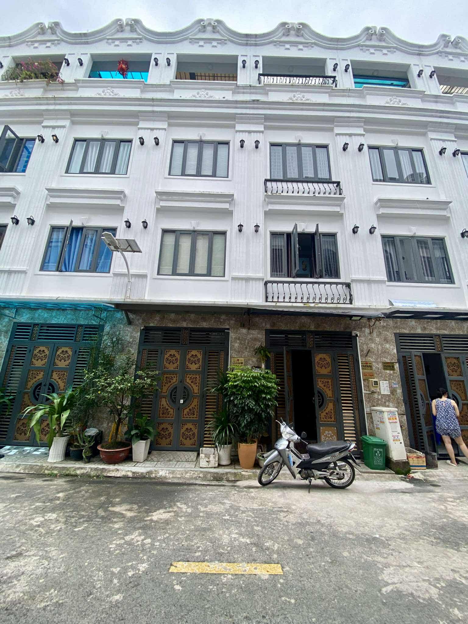 NGUYỄN THỊ TÚ . KHU ĐỒNG BỘ . DTSD 112m2 , 4 TẦNG . G.j.Á CHỈ 2,8 ĐỒNG . HẺM XE TẢI, ÔTÔ ĐỔ CỬA . FULL NỘI THẤT