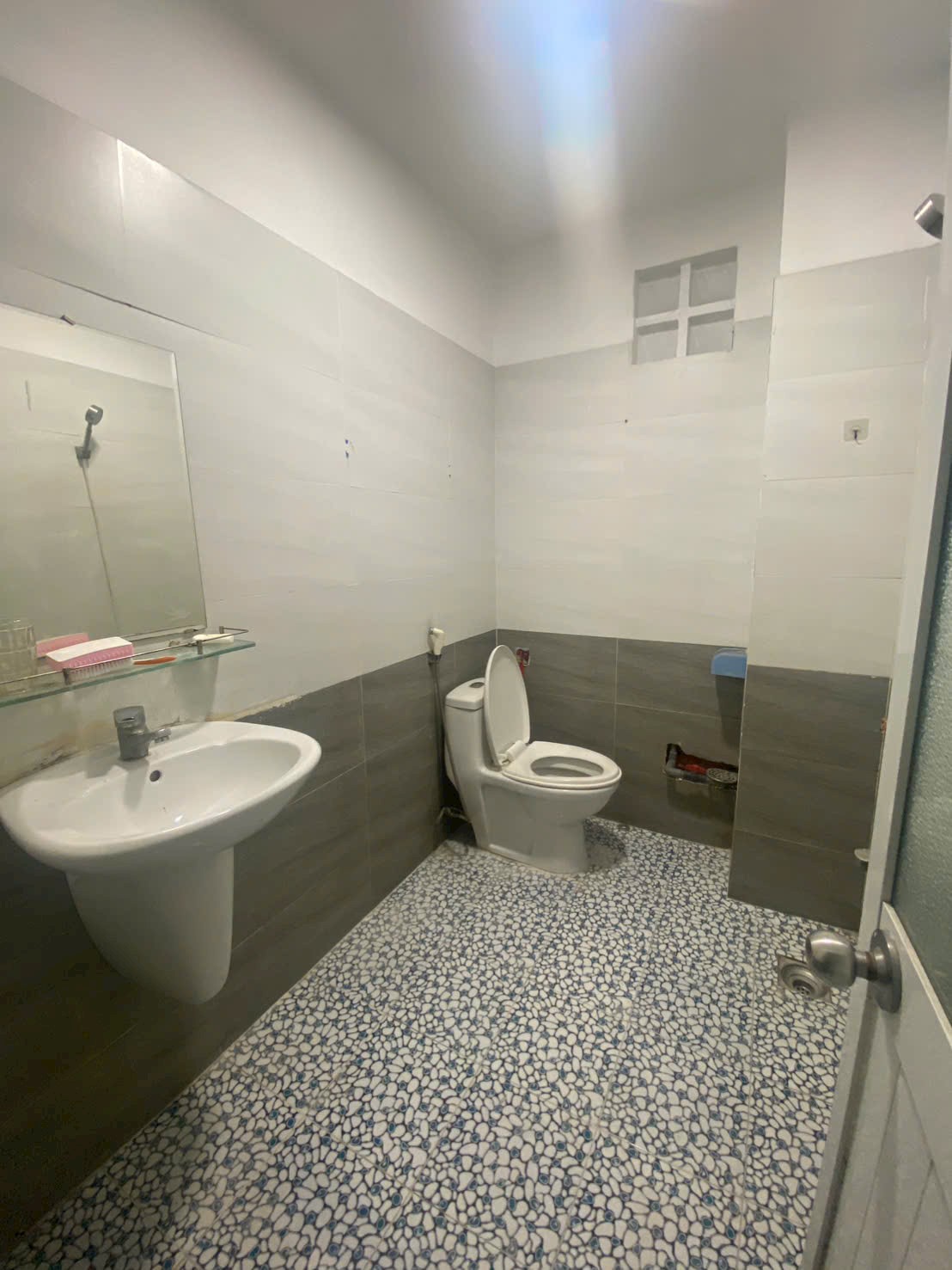 Nhà 4 tầng, 4,5x14  Đối diện công viên Hồ Trái Tim - Bình Tân Hẻm 7m, tiện ích ngập tràn Nhà đẹp ở ngay, chỉ nhỉnh 5Đ