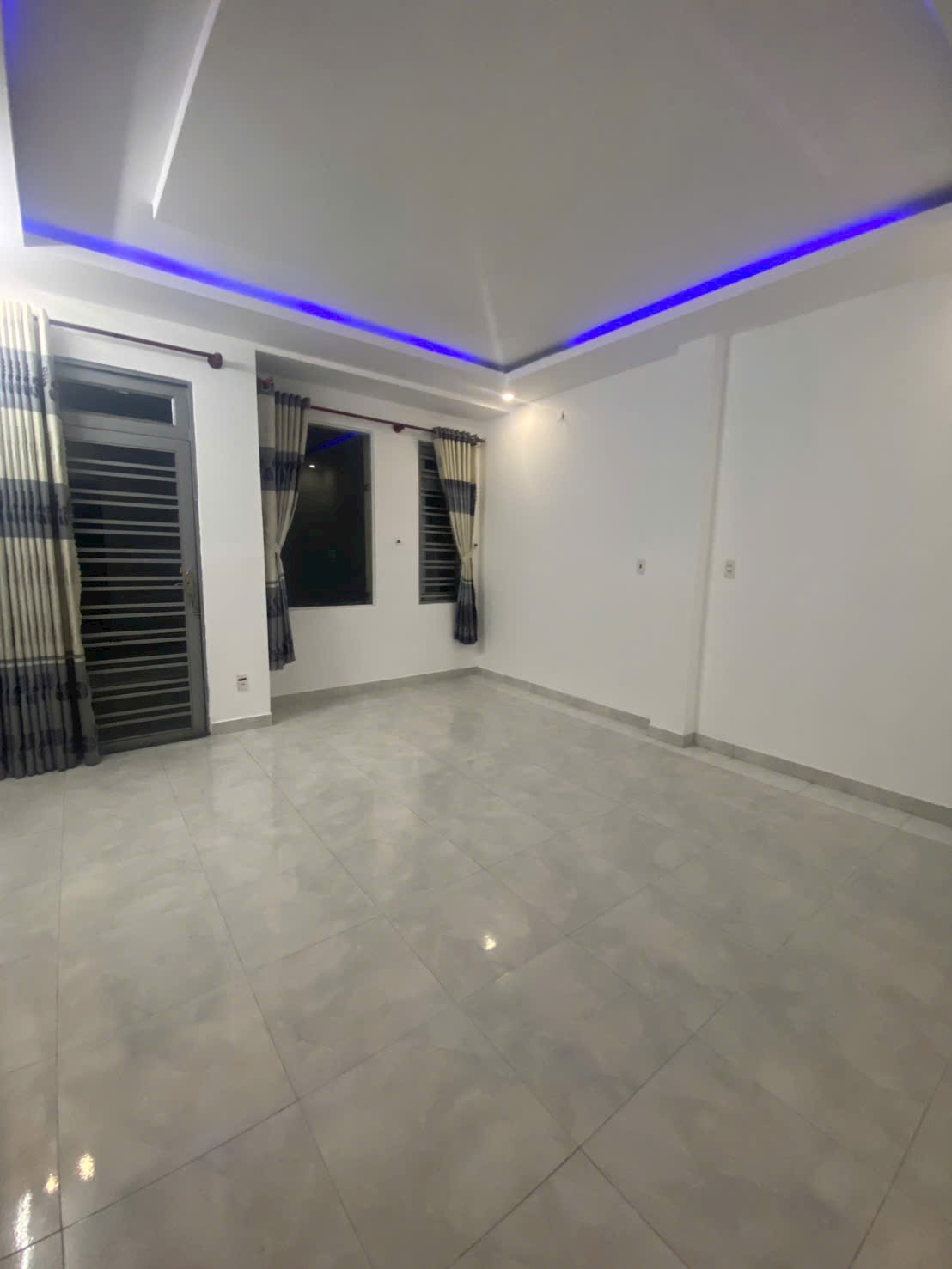 Nhà 4 tầng, 4,5x14  Đối diện công viên Hồ Trái Tim - Bình Tân Hẻm 7m, tiện ích ngập tràn Nhà đẹp ở ngay, chỉ nhỉnh 5Đ