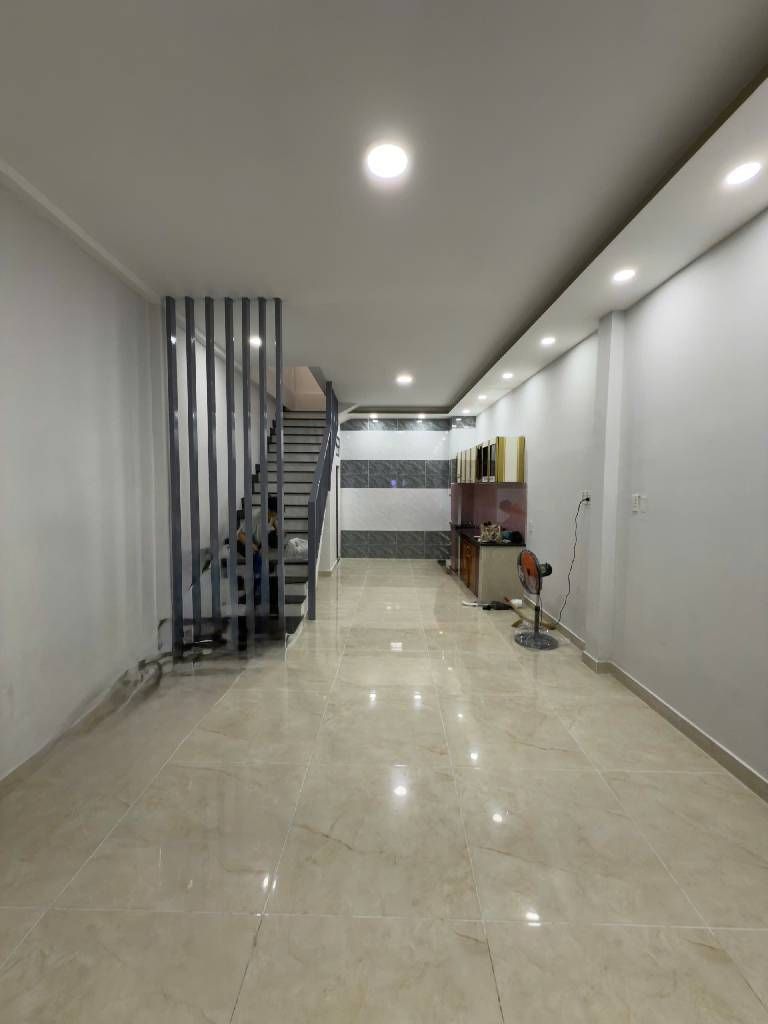 1/ ĐẦU HẺM. NHÀ MỚI 2 TẦNG. 4x10 - HẺM XE HƠI THÔNG - NGÃ 4 MÃ LÒ - CHỈ 3,6Đ