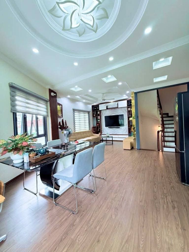 BÁN NHÀ PHỐ HOA LÂM VIỆT HƯNG LING BIÊN