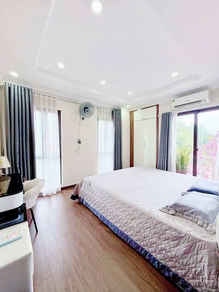 BÁN NHÀ PHỐ HOA LÂM VIỆT HƯNG LING BIÊN