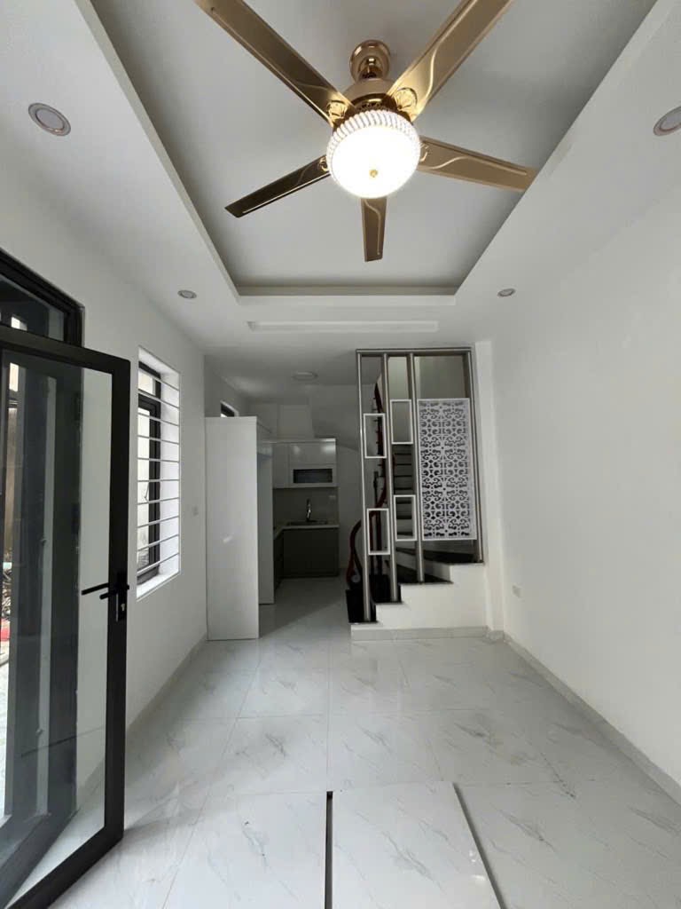 BÁN NHÀ, ĐỨC GIANG, VIỆT HƯNG, LONG BIÊN, 35m2x5t, CÁCH 2 NHÀ RA Ô  TÔ TRÁNH, NHỈNH 6T