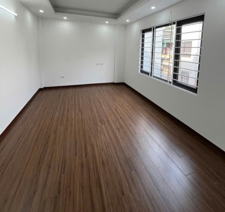 BÁN NHÀ, ĐỨC GIANG, VIỆT HƯNG, LONG BIÊN, 35m2x5t, CÁCH 2 NHÀ RA Ô  TÔ TRÁNH, NHỈNH 6T