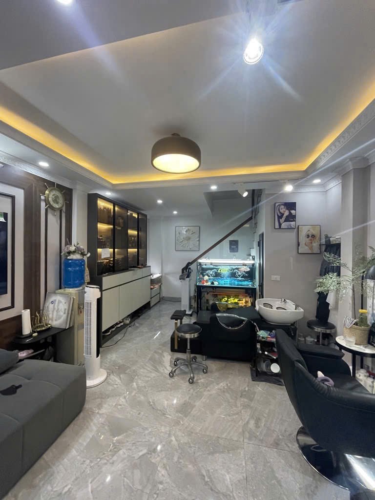 Bán nhà lô góc, Trường Lâm, Việt Hưng, Long Biên, 39m²x6t, Full nội thất, Nhỉnh 8 tỷ