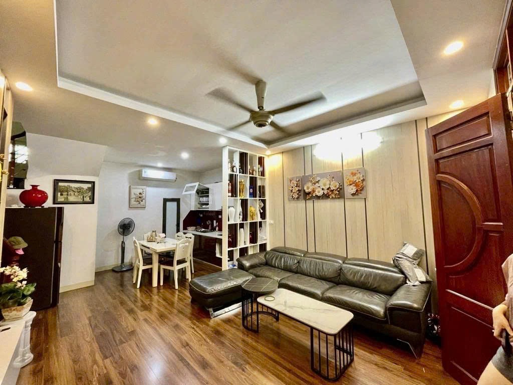 Siêu phẩm nhà mới xây - thang máy - Ba bước ra phố - Nhỉnh 12 tỷ