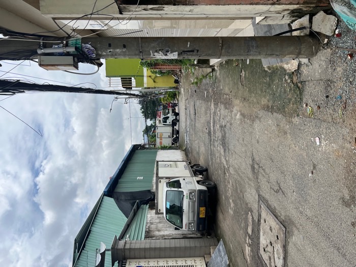 Nhà Đường số, đường to xe tải chạy vi vu, gần bệnh viện đa khoa Thủ Đức, 88m2 có 3 tầng, 3PN. Hiện đang có dòng tiền cho thuê căn hộ dịch vụ 30tr/tháng