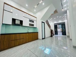 Bán nhà trung tâm Hoài Đức, 5 tầng, gần quốc lộ 32