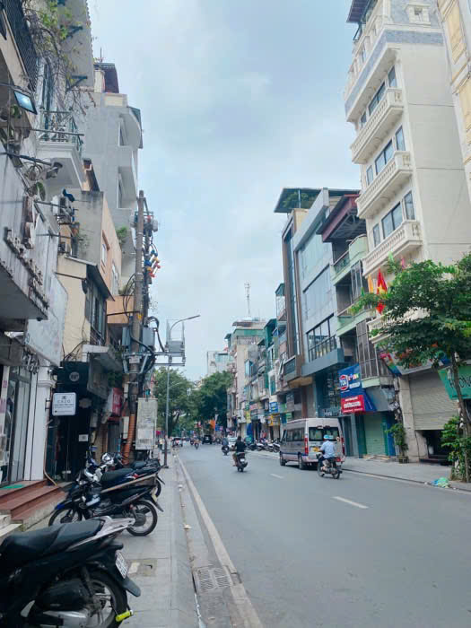 MẶT PHỐ NGUYỄN KHUYẾN – VỊ TRÍ SIÊU HIẾM – KINH DOANH MỌI MẶT HÀNG – 18 TỶ