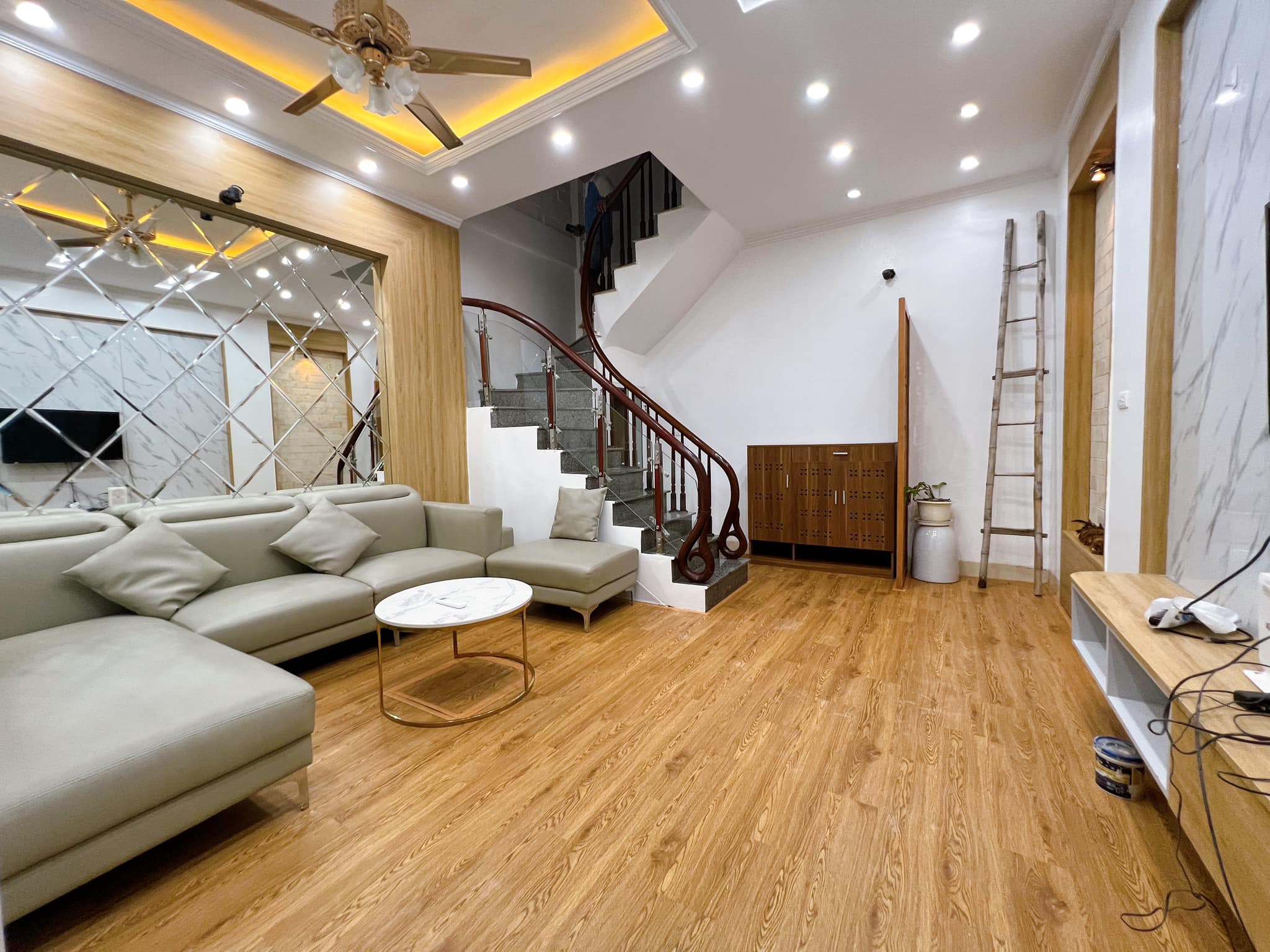 BẠCH MAI – LÔ GÓC – 7 PHÒNG NGỦ FULL NỘI THẤT