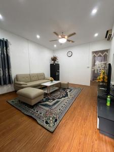 Bán nhà Bạch Mai- Nội thất xịn xò được tặng - Gần phố lớn