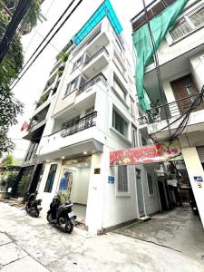 Hot bỏng tay, nhà Thanh Xuân vị trí đẹp, lô góc, ô tô đỗ cửa, có thang máy