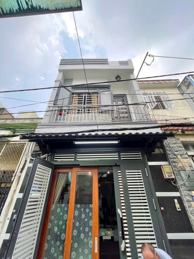 BÁN NHÀ GẦN CHỢ HẠNH THÔNG TÂY - CHỈ HƠN 6 TỶ - BTCT