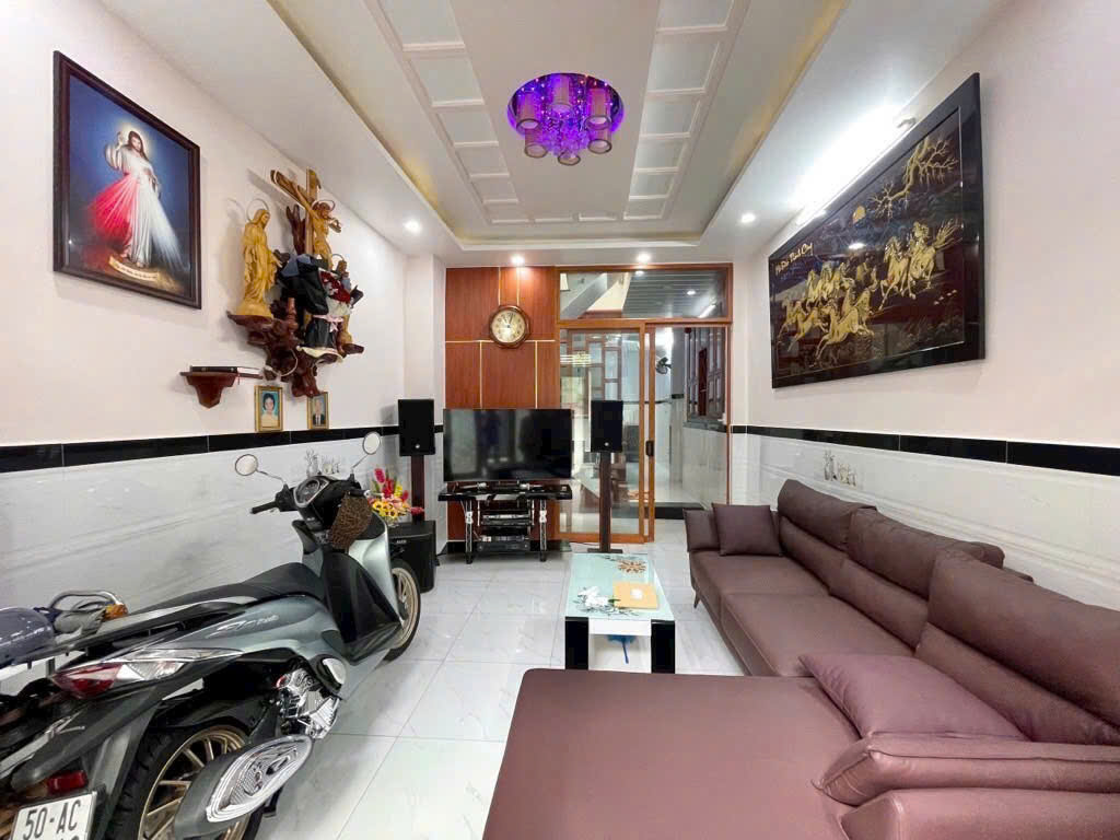 BÁN NHÀ GẦN CHỢ HẠNH THÔNG TÂY - CHỈ HƠN 6 TỶ - BTCT