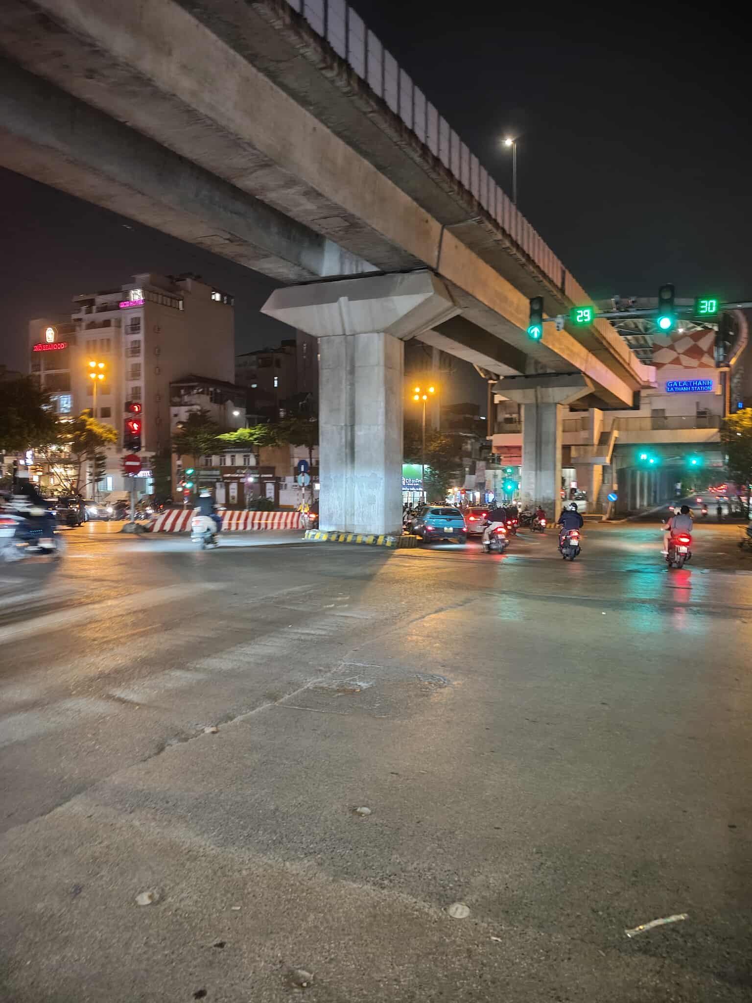 BÁN NHÀ HÀNG HIẾM - #MẶT_PHỐ HÀO NAM -5 TẦNG -MẶT TIỀN  RỘNG -KINH DOANH ĐỈNH - NHỈNH 9 TỶ