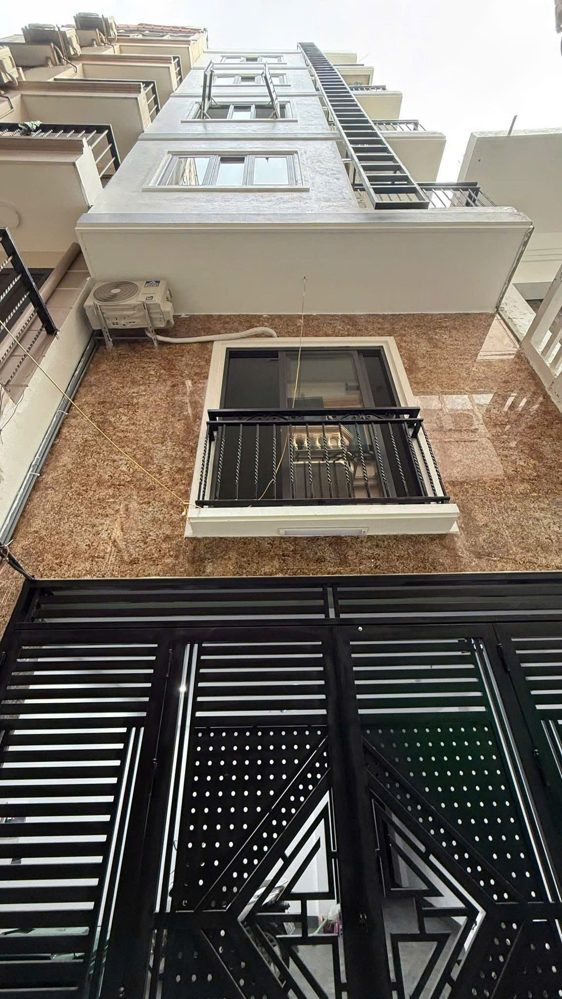 BÁN NHÀ ĐA SỸ ĐÃ XÂY CCMN 52m NGÕ RỘNG. 8 PHÒNG NGỦ GÍA CHỈ 8,2T