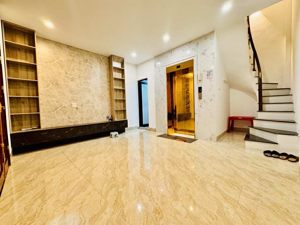 NHÀ MỚI TINH -  NGÕ THOÁNG, SÁNG - 6 TẦNG THANG MÁY - 8.5 TỶ