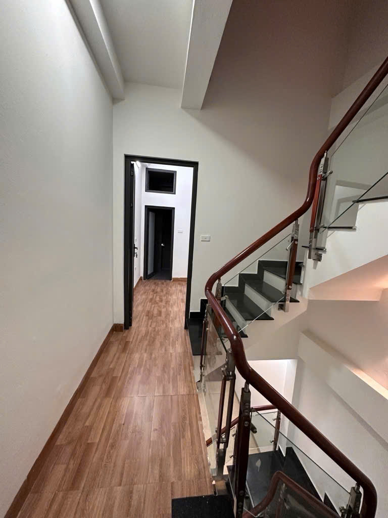 TRUNG TÂM LONG BIÊN – NHÀ ĐẸP Ở NGAY – TẶNG FULL NỘI THẤT – AN SINH TUYỆT VỜI.