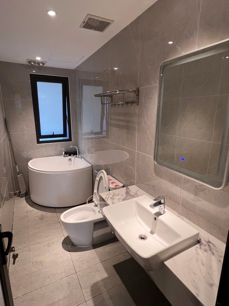 BÁN NHÀ TRUNG TÂM PHỐ VIỆT HƯNG - 5 TẦNG - NHÀ ĐẸP LUNG LINH - SỔ HỒNG CHÍNH CHỦ - VÀO Ở NGAY