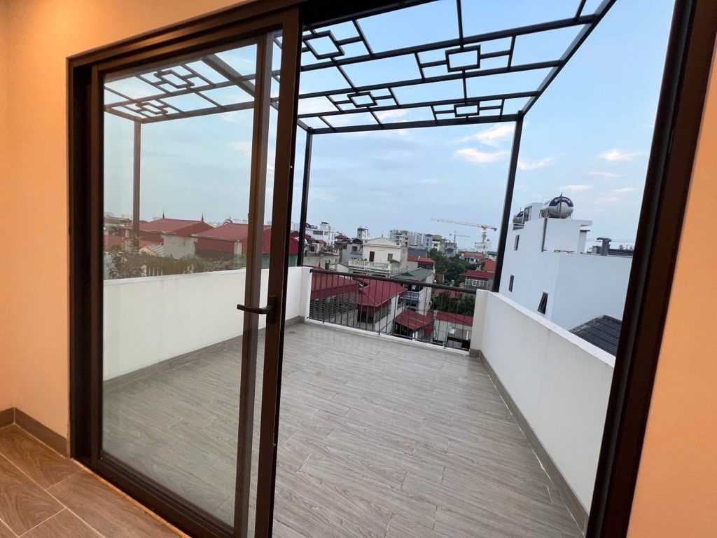 BÁN NHÀ TRUNG TÂM PHỐ VIỆT HƯNG - 5 TẦNG - NHÀ ĐẸP LUNG LINH - SỔ HỒNG CHÍNH CHỦ - VÀO Ở NGAY