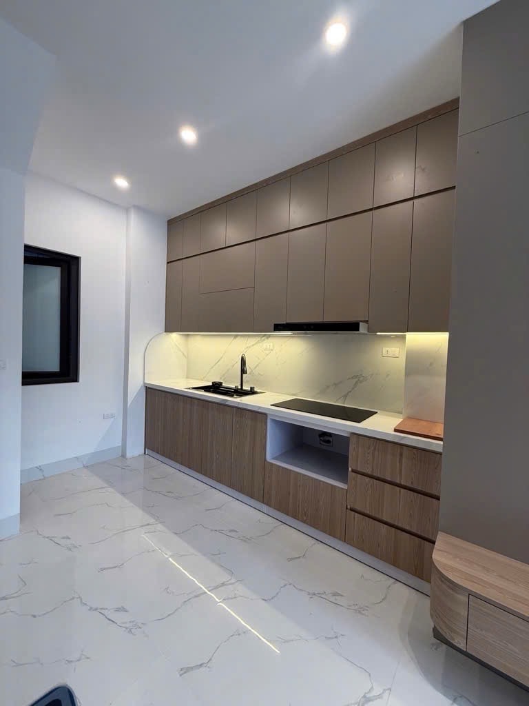 BÁN NHÀ TRUNG TÂM PHỐ VIỆT HƯNG - 5 TẦNG - NHÀ ĐẸP LUNG LINH - SỔ HỒNG CHÍNH CHỦ - VÀO Ở NGAY