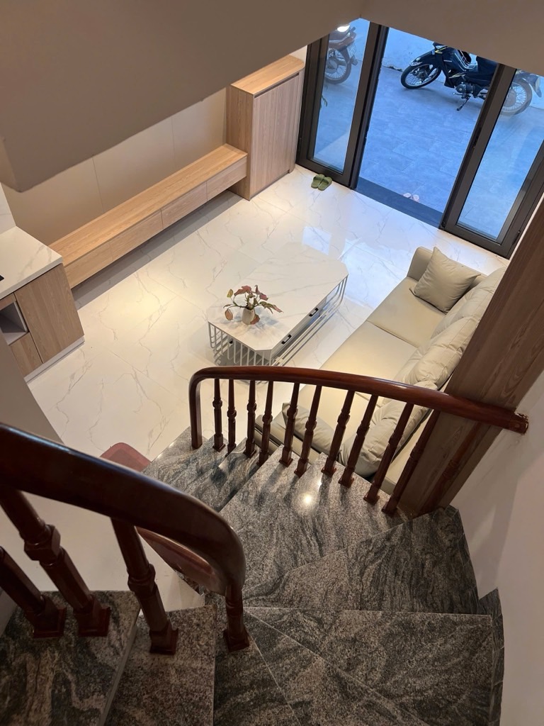 BÁN NHÀ TRUNG TÂM PHỐ VIỆT HƯNG - 5 TẦNG - NHÀ ĐẸP LUNG LINH - SỔ HỒNG CHÍNH CHỦ - VÀO Ở NGAY