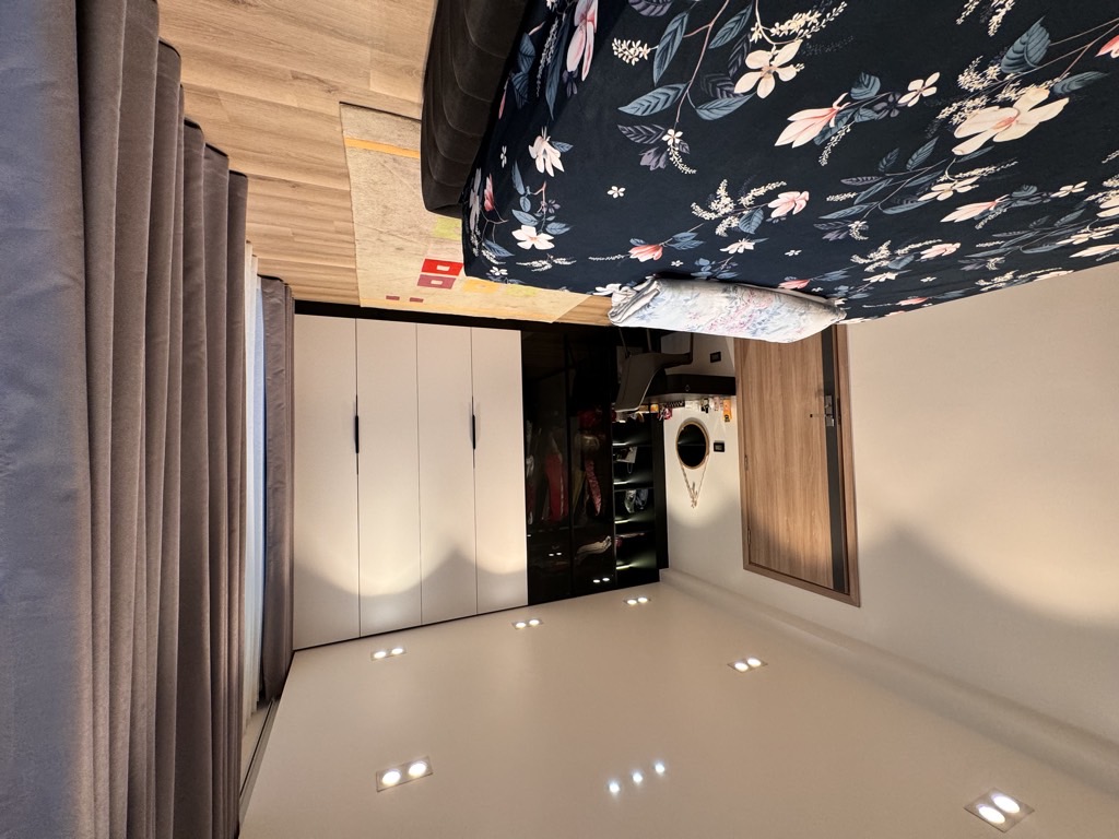 Bán chung cư CT18 KĐT Việt Hưng - lô góc - tiện ích - sang trọng - đẹp - ở ngay