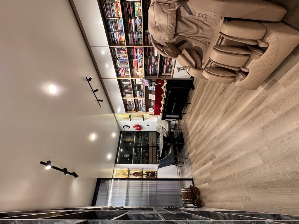 Bán chung cư CT18 KĐT Việt Hưng - lô góc - tiện ích - sang trọng - đẹp - ở ngay