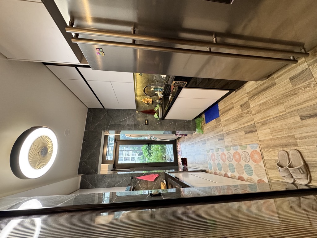 Bán chung cư CT18 KĐT Việt Hưng - lô góc - tiện ích - sang trọng - đẹp - ở ngay