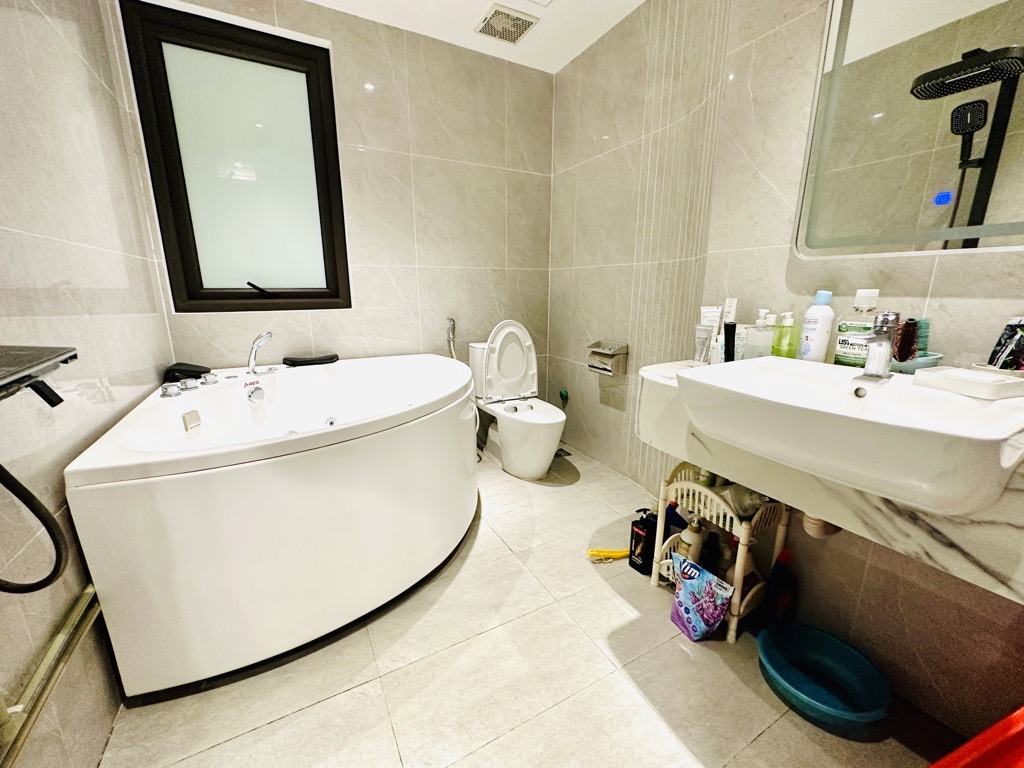 TRUNG TÂM VIỆT HƯNG - CHỦ VÀO NỘI THẤT TÂM HUYẾT - MỚI KOONG - 1 NHÀ RA Ô TÔ - NỞ HẬU