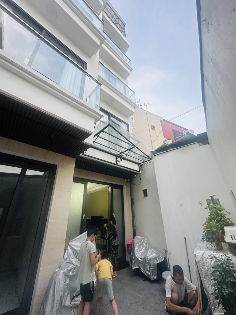 TRUNG TÂM VIỆT HƯNG - CHỦ VÀO NỘI THẤT TÂM HUYẾT - MỚI KOONG - 1 NHÀ RA Ô TÔ - NỞ HẬU