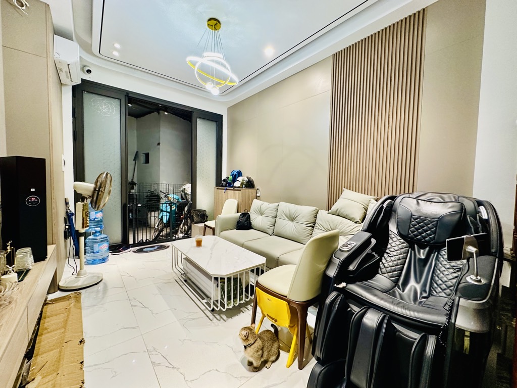 TRUNG TÂM VIỆT HƯNG - CHỦ VÀO NỘI THẤT TÂM HUYẾT - MỚI KOONG - 1 NHÀ RA Ô TÔ - NỞ HẬU