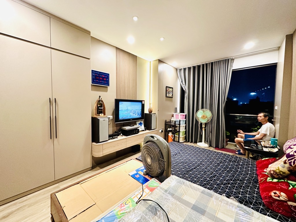 TRUNG TÂM VIỆT HƯNG - CHỦ VÀO NỘI THẤT TÂM HUYẾT - MỚI KOONG - 1 NHÀ RA Ô TÔ - NỞ HẬU