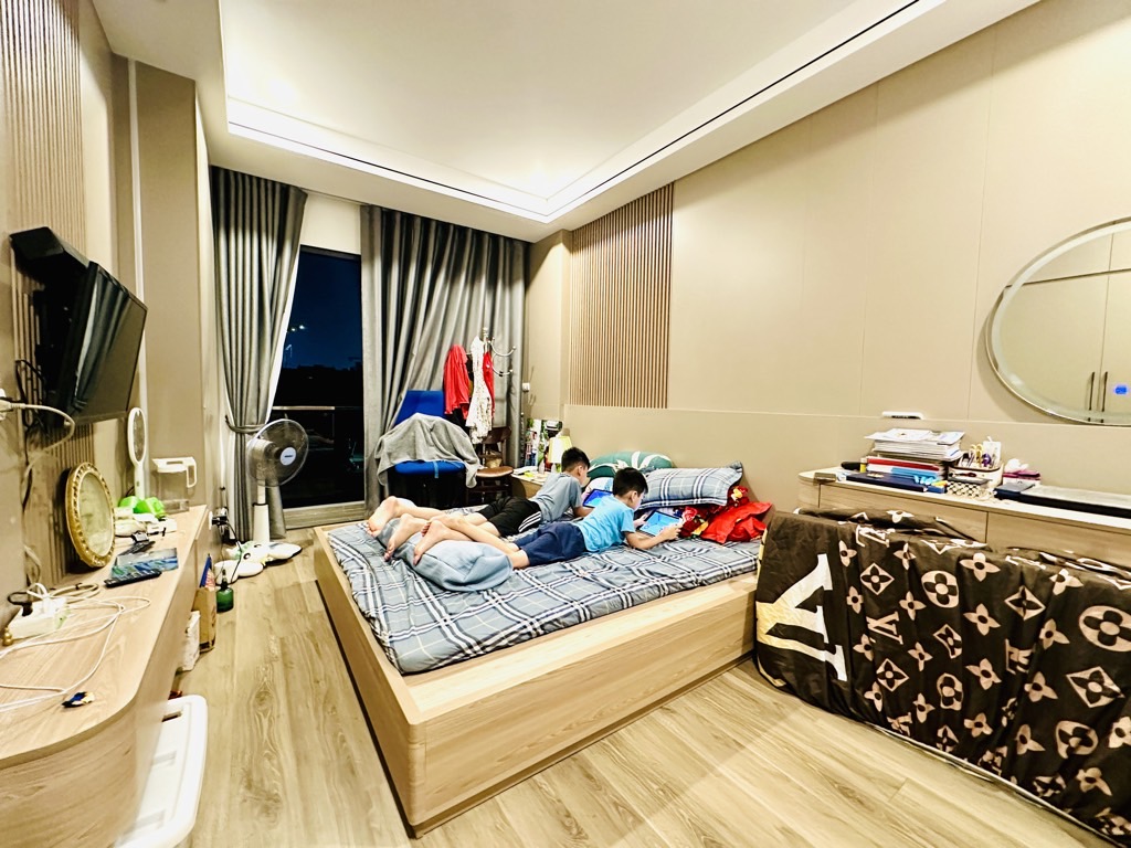 TRUNG TÂM VIỆT HƯNG - CHỦ VÀO NỘI THẤT TÂM HUYẾT - MỚI KOONG - 1 NHÀ RA Ô TÔ - NỞ HẬU