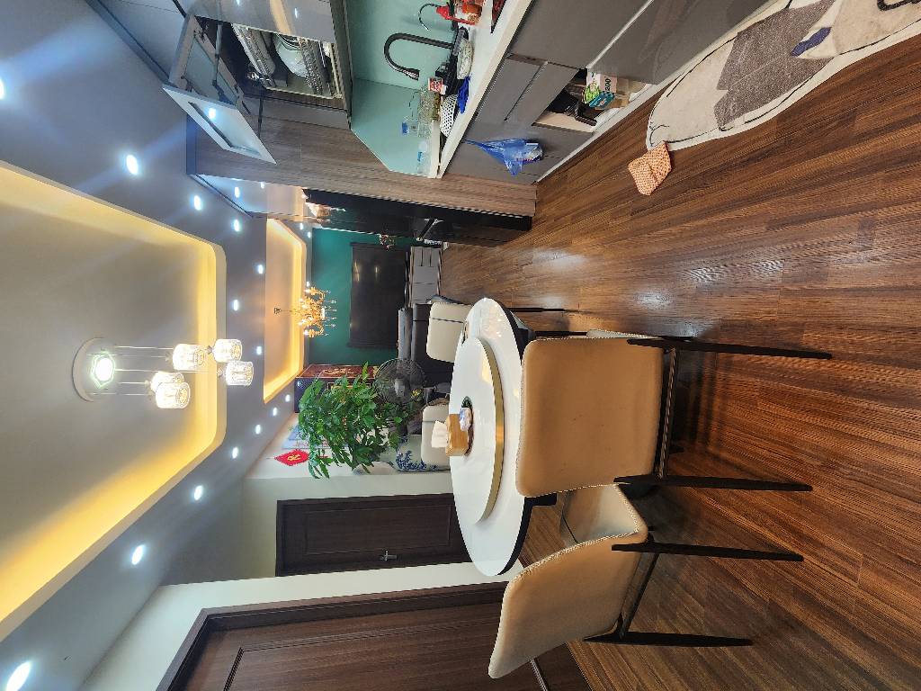 Bán căn hộ 3PN, 2WC, 97m2 tại Khu đô thị Việt Hưng, Long Biên.