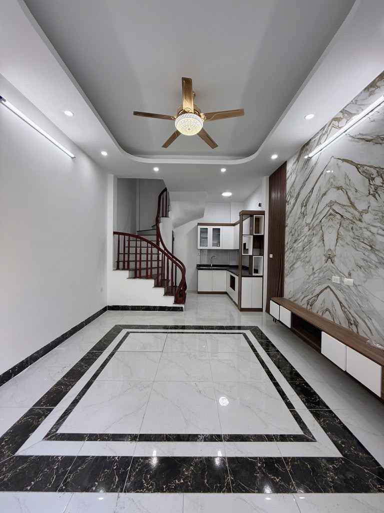 BÁN NHÀ VIỆT HƯNG LONG BIÊN - 5 TẦNG - MỚI CỨNG - VÀO Ở LUÔN - GIAO THÔNG ĐI LẠI  THUẬN TIỆN