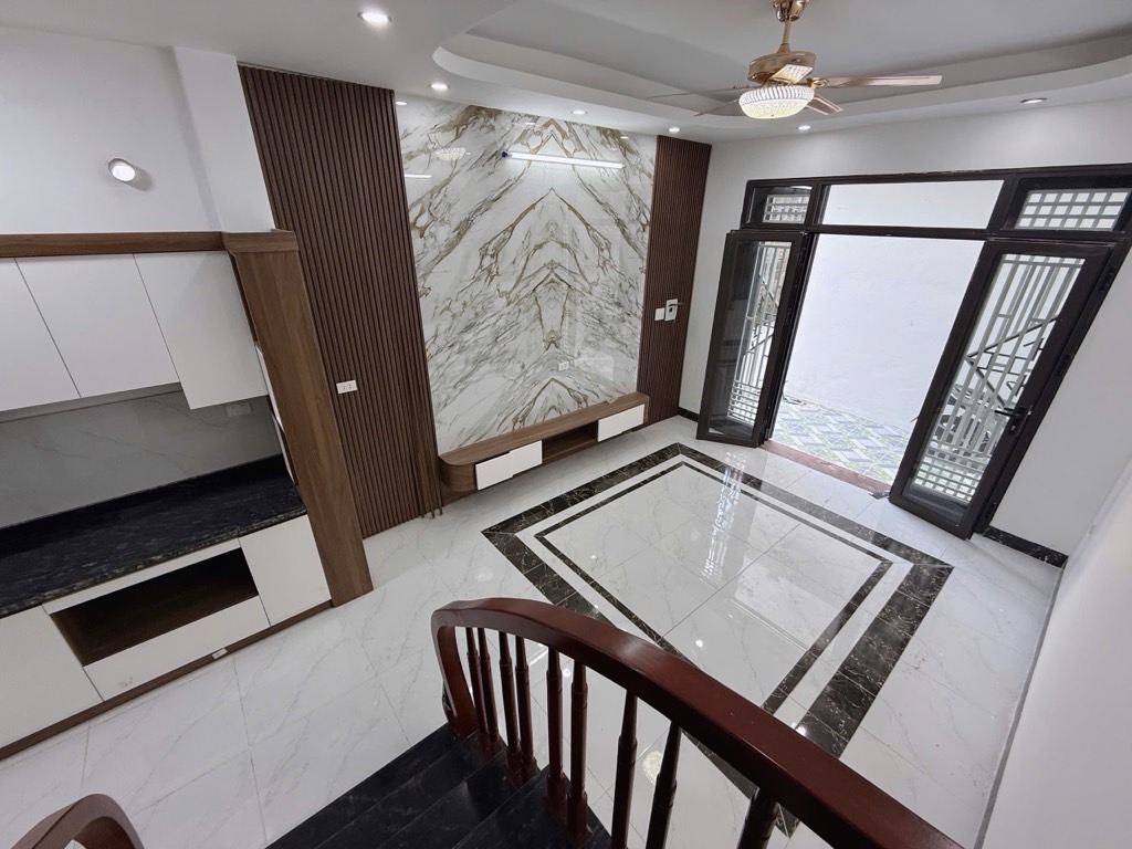 BÁN NHÀ VIỆT HƯNG LONG BIÊN - 5 TẦNG - MỚI CỨNG - VÀO Ở LUÔN - GIAO THÔNG ĐI LẠI  THUẬN TIỆN